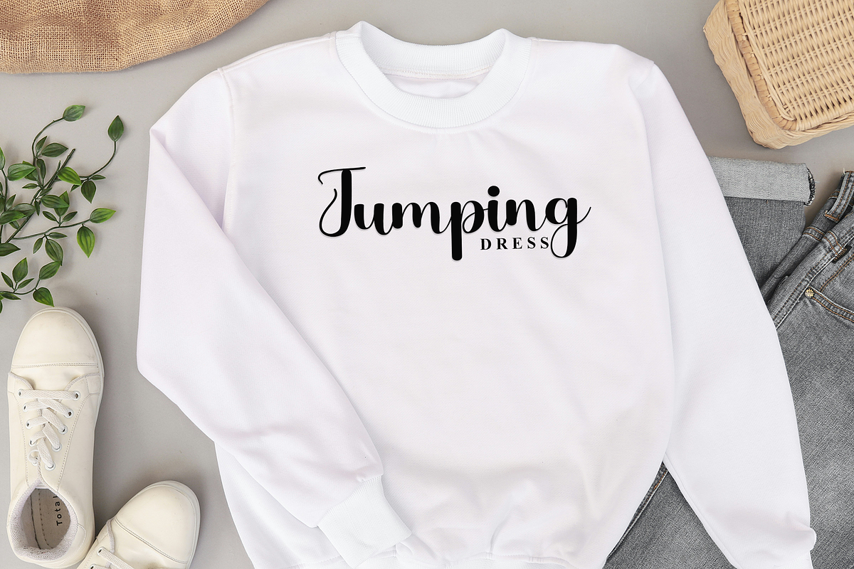 Beautiful Signature, a Script Font by InermediaSTUDIO (Photo 4 of 8)