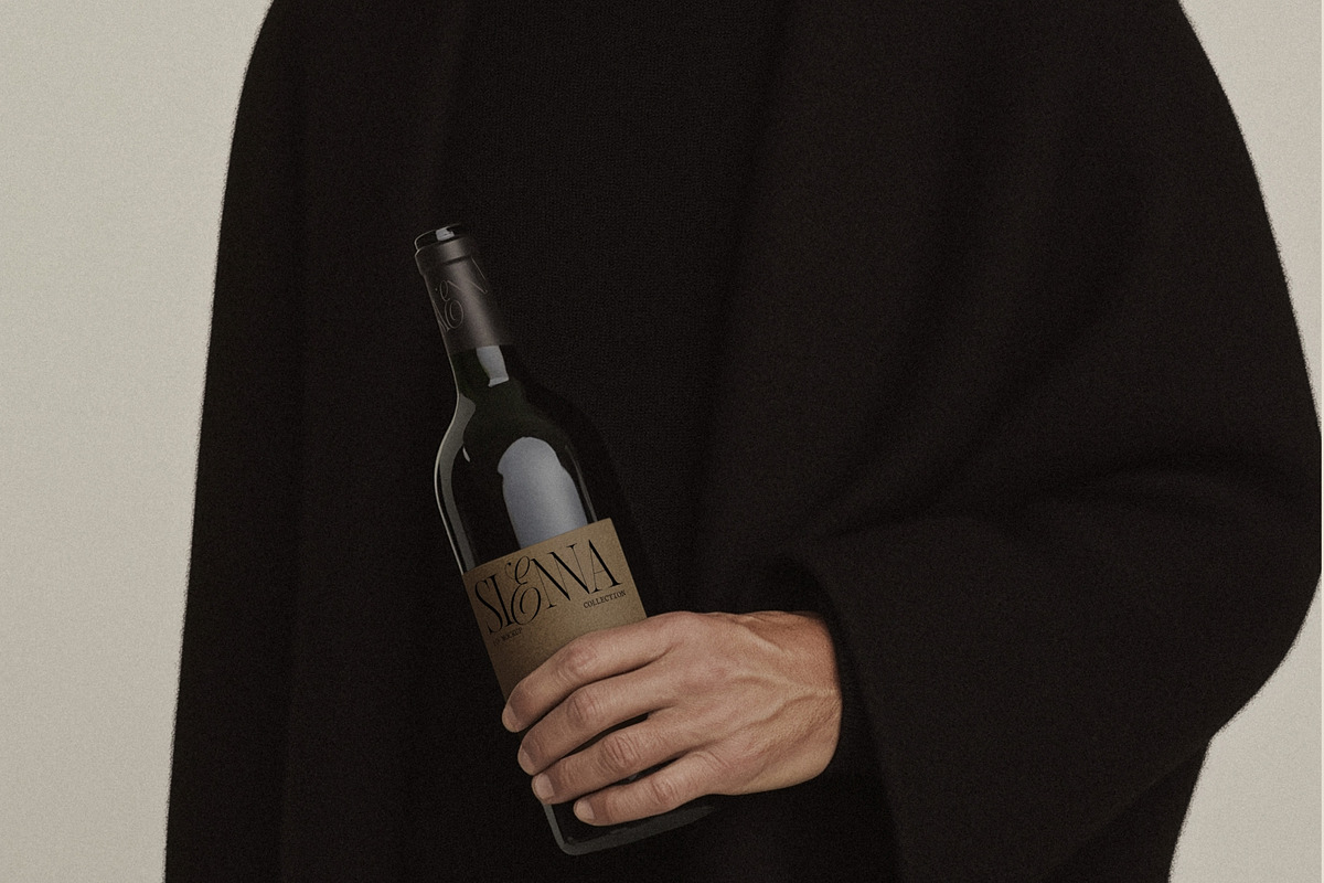 Sienna 09 : The Collector Wine, a Packaging Mockup by Made by Attic (Photo 2 of 2)