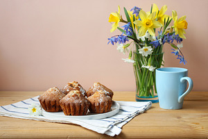 cupcakes with raisins and a bouquet, a Food & Drink Photo by BalaguR