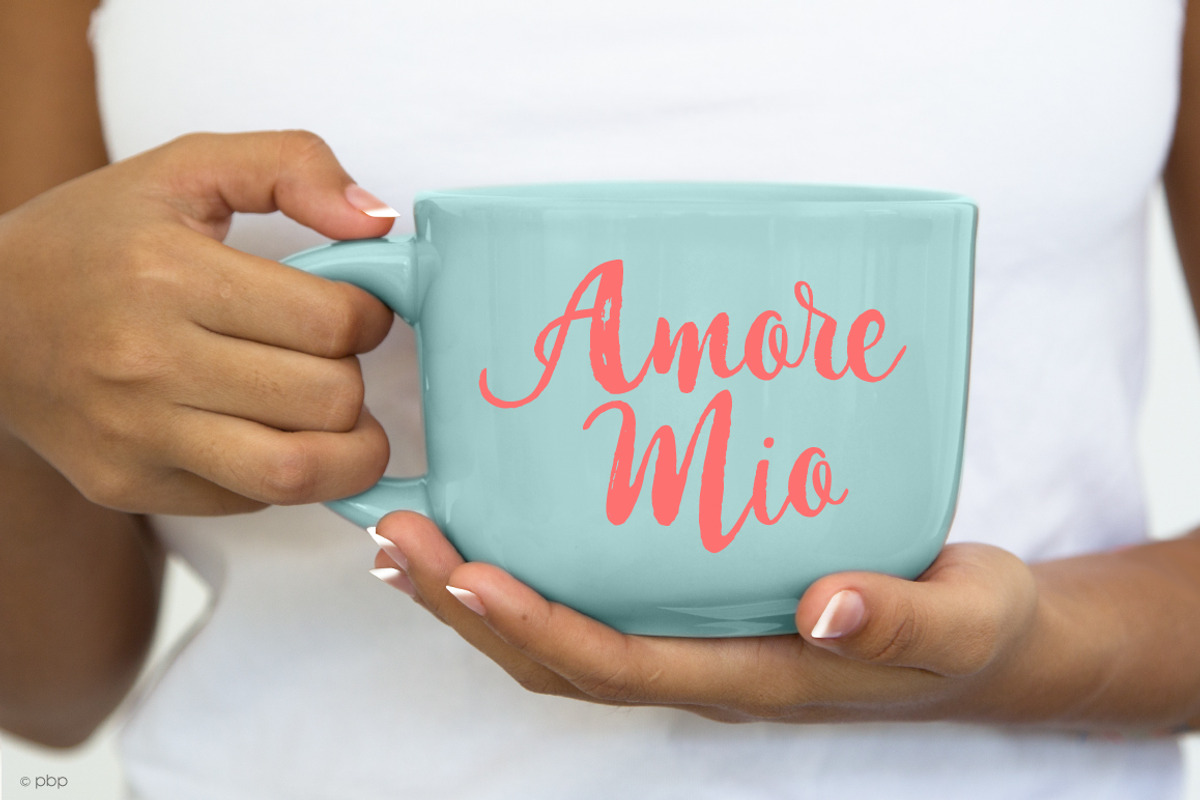 Amore Mio Brush Font preview 4