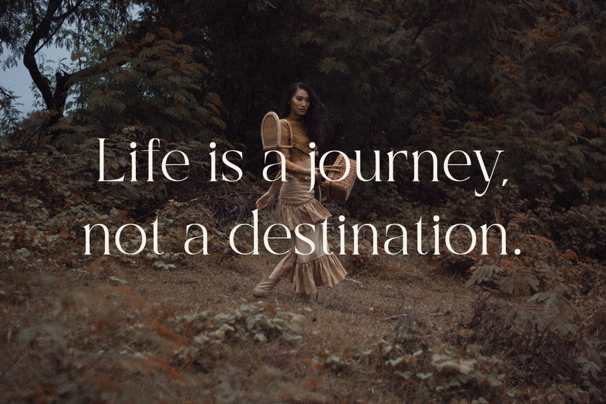 Bercarets - Elegant Serif Font, a Serif Font by RockboyStd (Photo 5 of 12)