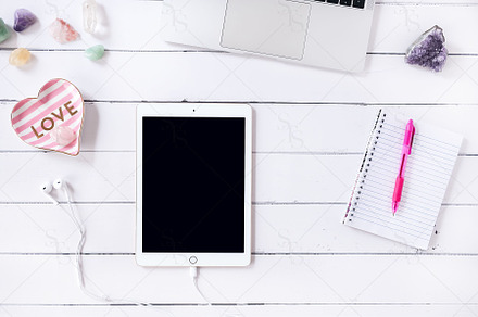 Crystal Desktop 10 - iPad Mockup
