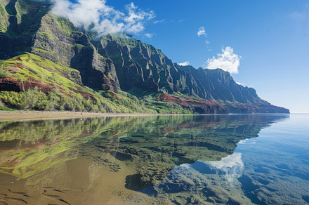 The stunning Na Pali Coast features, a Photo by Tanuart
