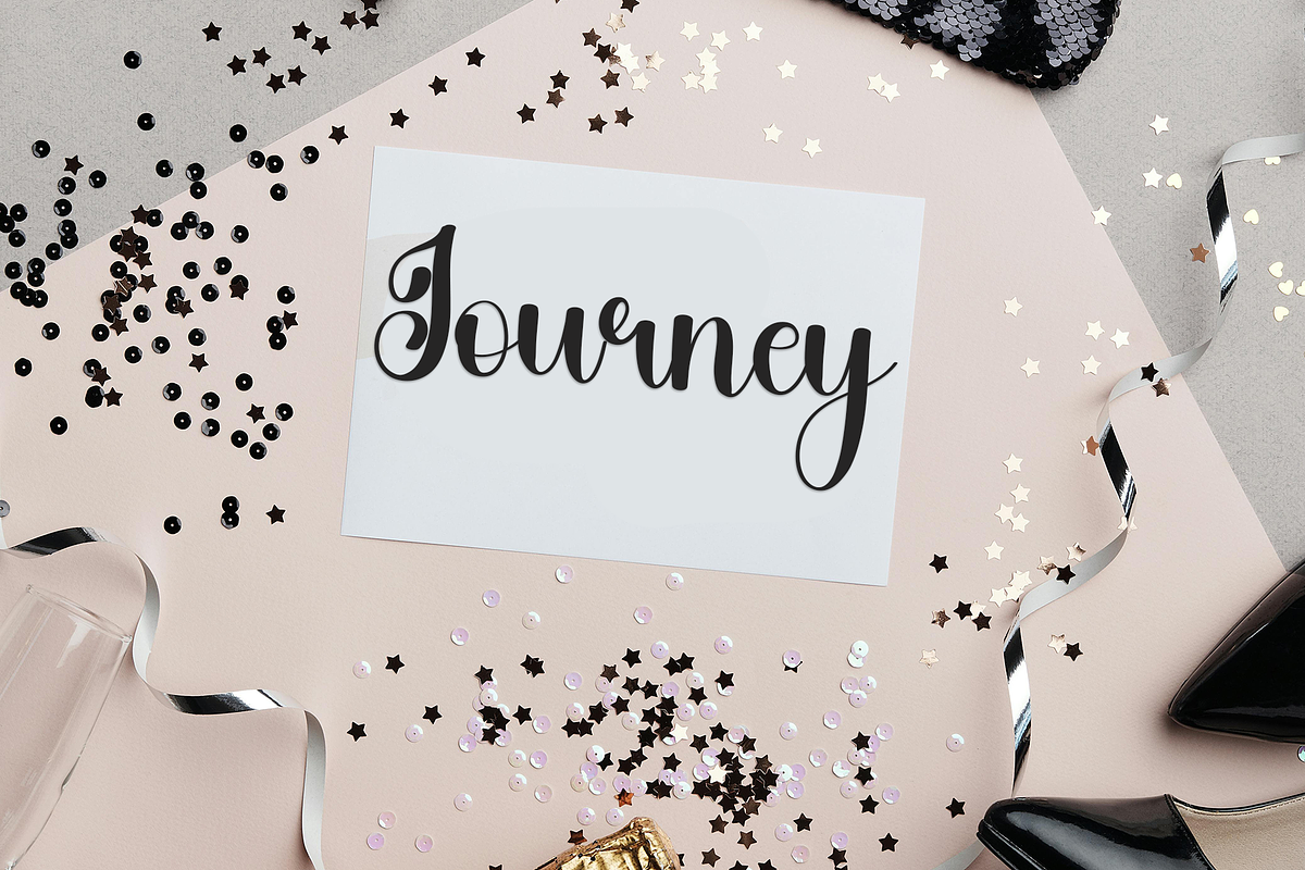 Signature, a Handwritten Font by InermediaSTUDIO (Photo 3 of 8)