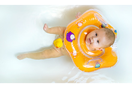 Baby is swimming in the bathroom, a Person Photo by yanadjana