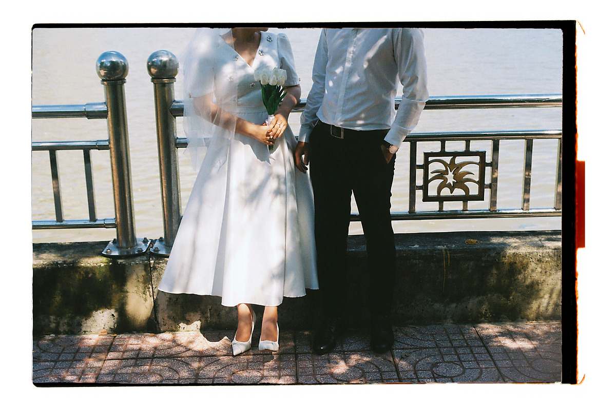REALISTIC ANALOG FILM FRAME, a Social Media Template by El Oasis Market (Photo 2 of 6)
