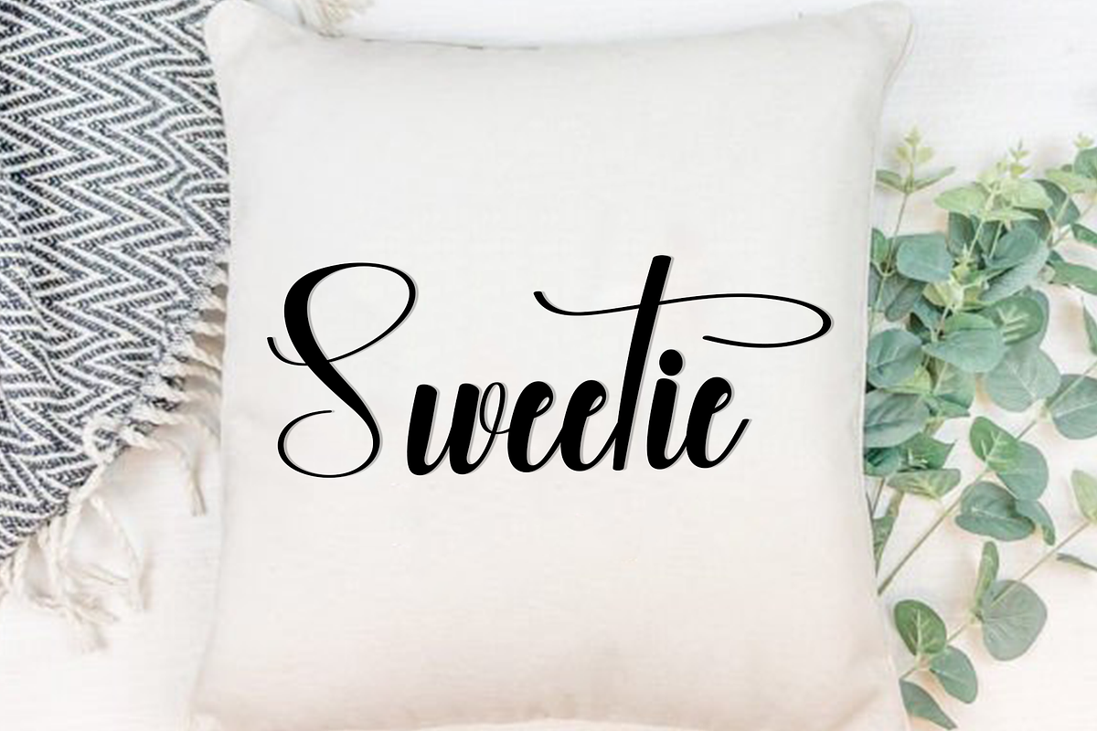 Dreaming Embroidery, a Handwritten Font by InermediaSTUDIO (Photo 3 of 8)