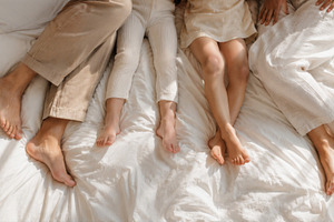 Family members feet on white bed, a Photo by Beautiful things