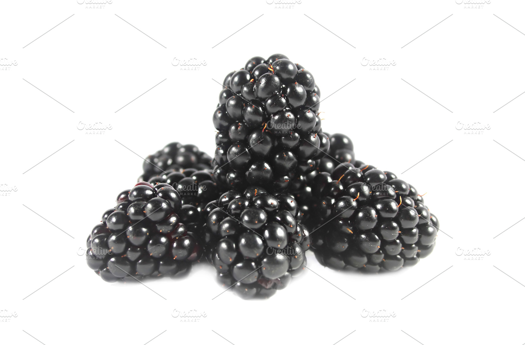 Blackberries isolated, a Photo by saiko3p