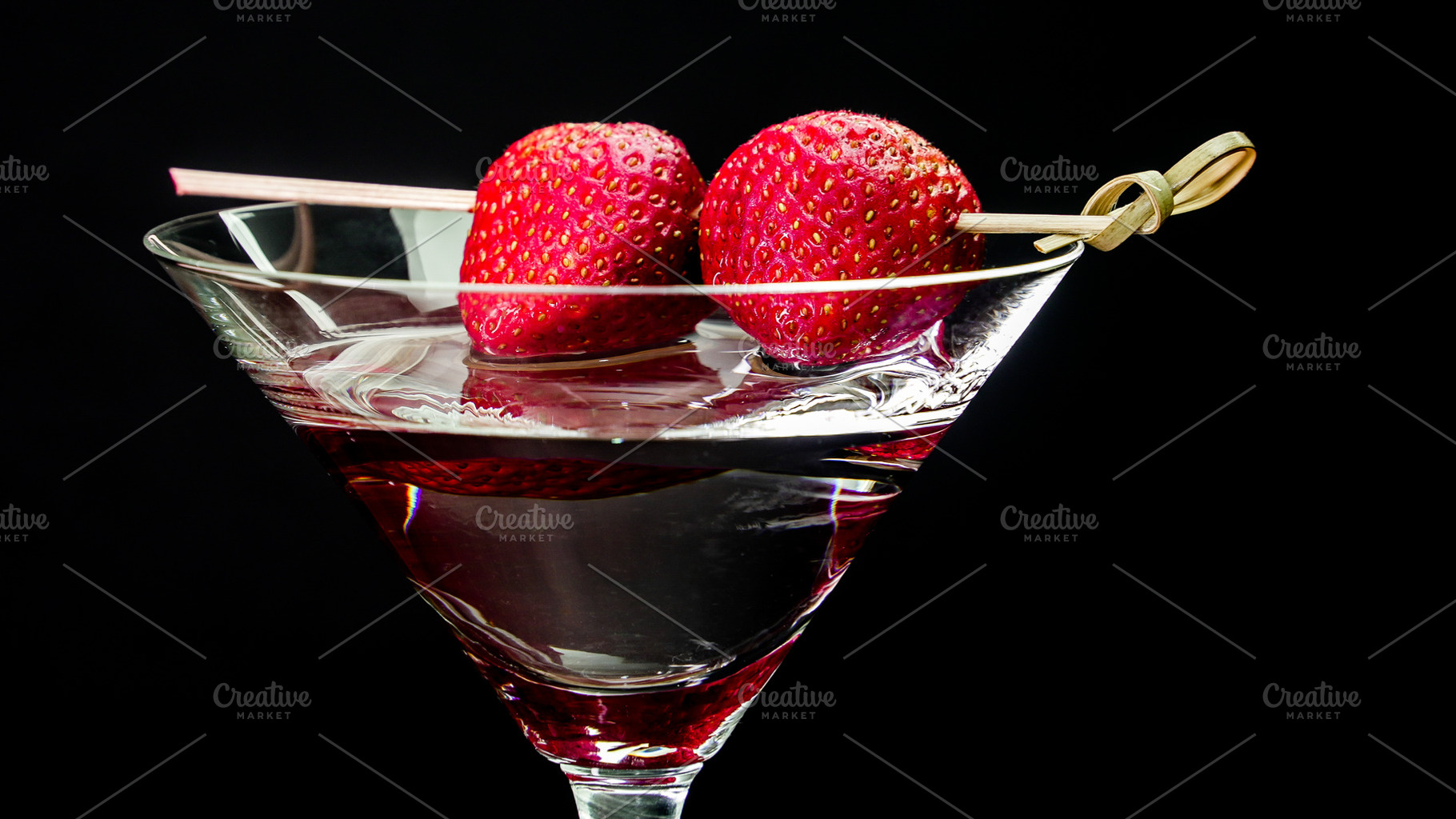 Refreshing strawberry martini cockta, a Photo by 1miromiro