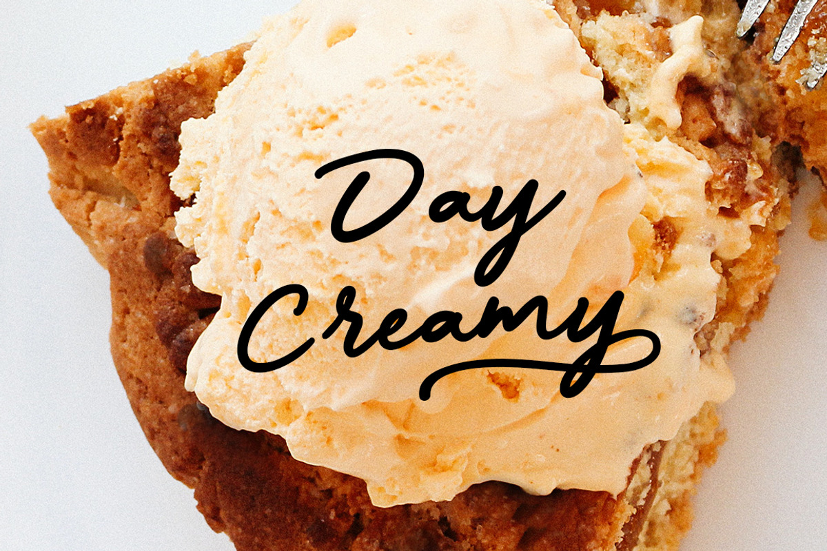 Funta, a Script Font by Gatype (Photo 7 of 8)