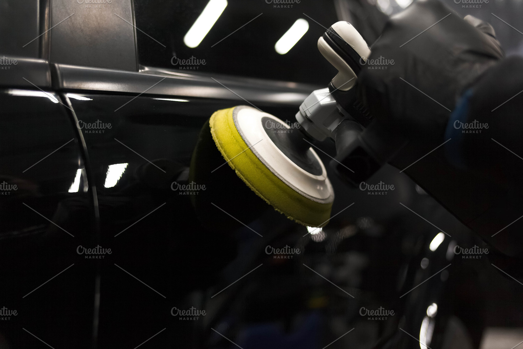 Car body polishing process, a Photo by borodai94