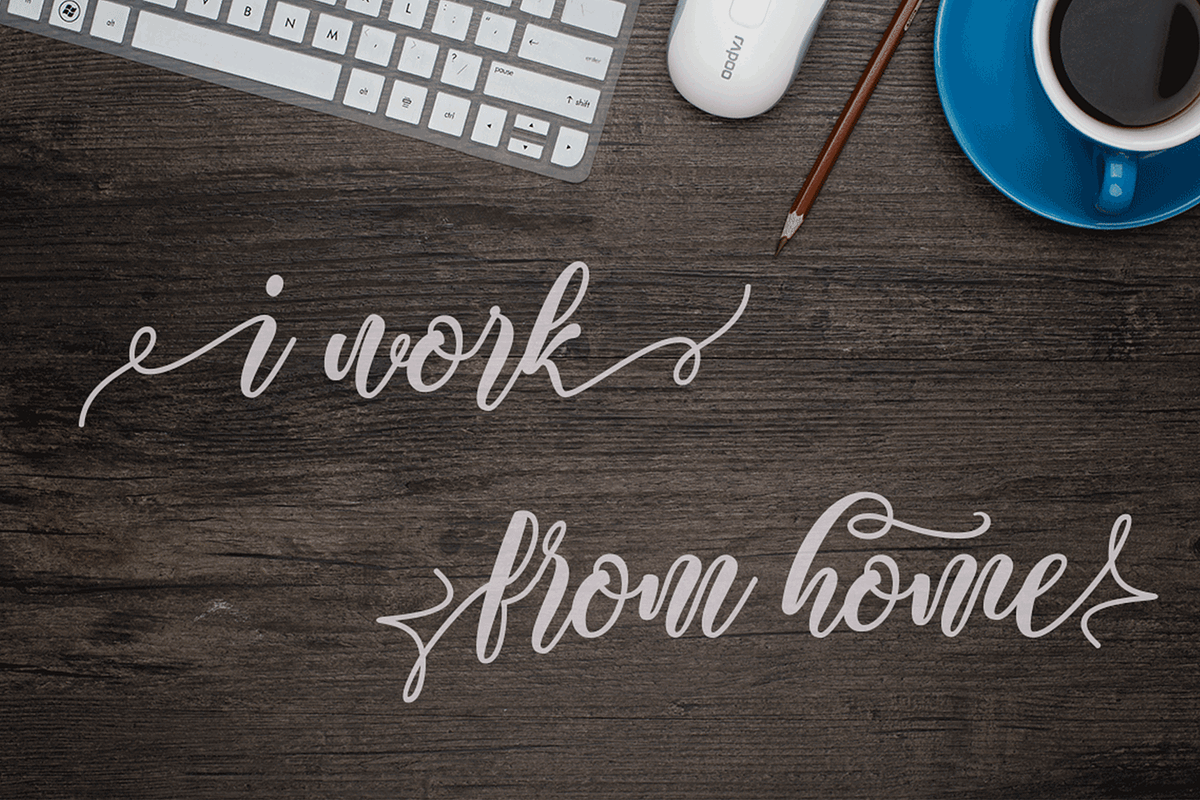 Rosalyna Script, a Script Font by Meutuwah (Photo 4 of 5)