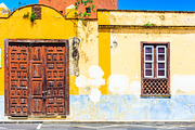 Old house with wooden door, an Architecture Photo by Alinadanilova (Thumbnail 1 of 2)