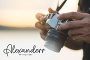 Belinda Signature | Script Font, a Handwritten Font by Scratchones (Thumbnail 4 of 8)