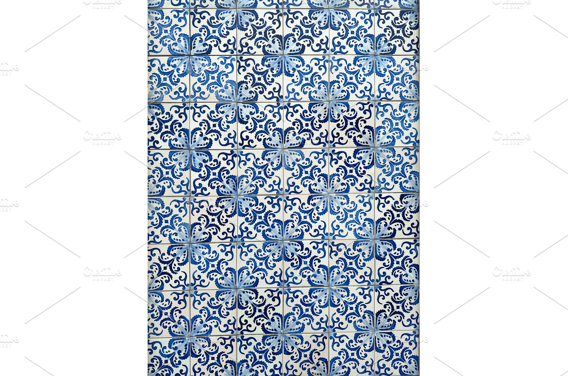 Traditional blue and white ceramic, a Photo by tilialucida