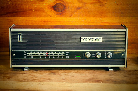 old retro spanish FM radio