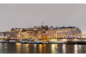 Winter evening view of the Seine