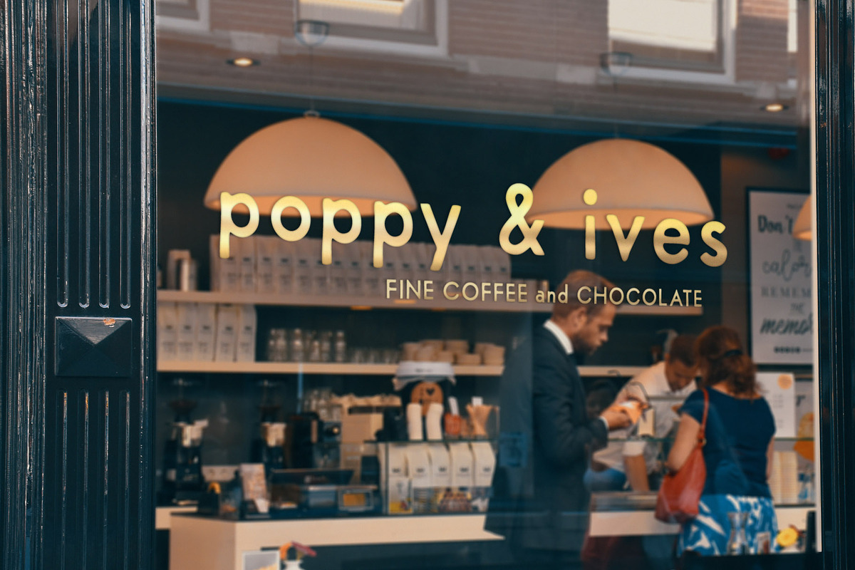 Tipique | Mid-Century Font Revival preview 7