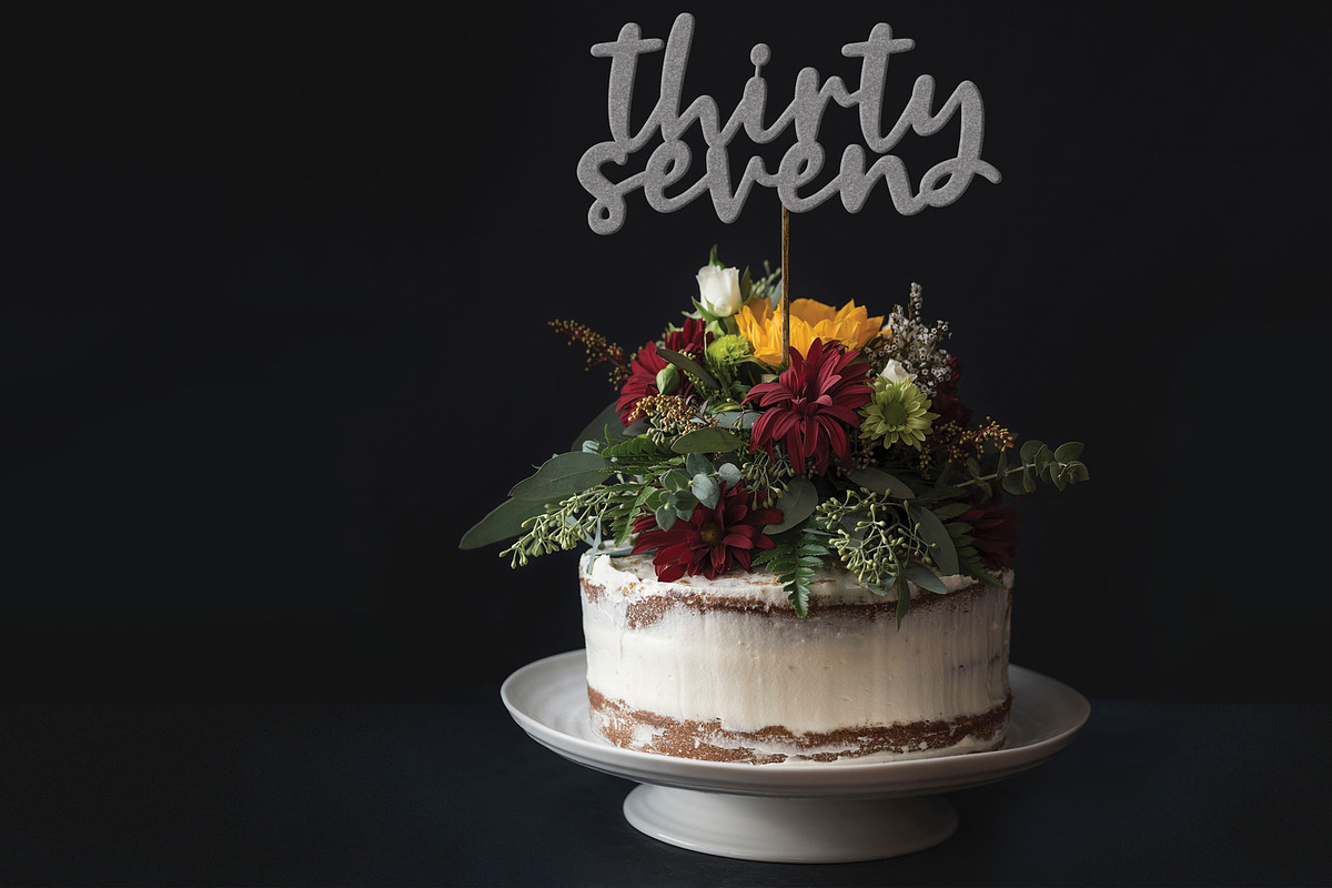 Breaking Bread: a chunky script font preview 5