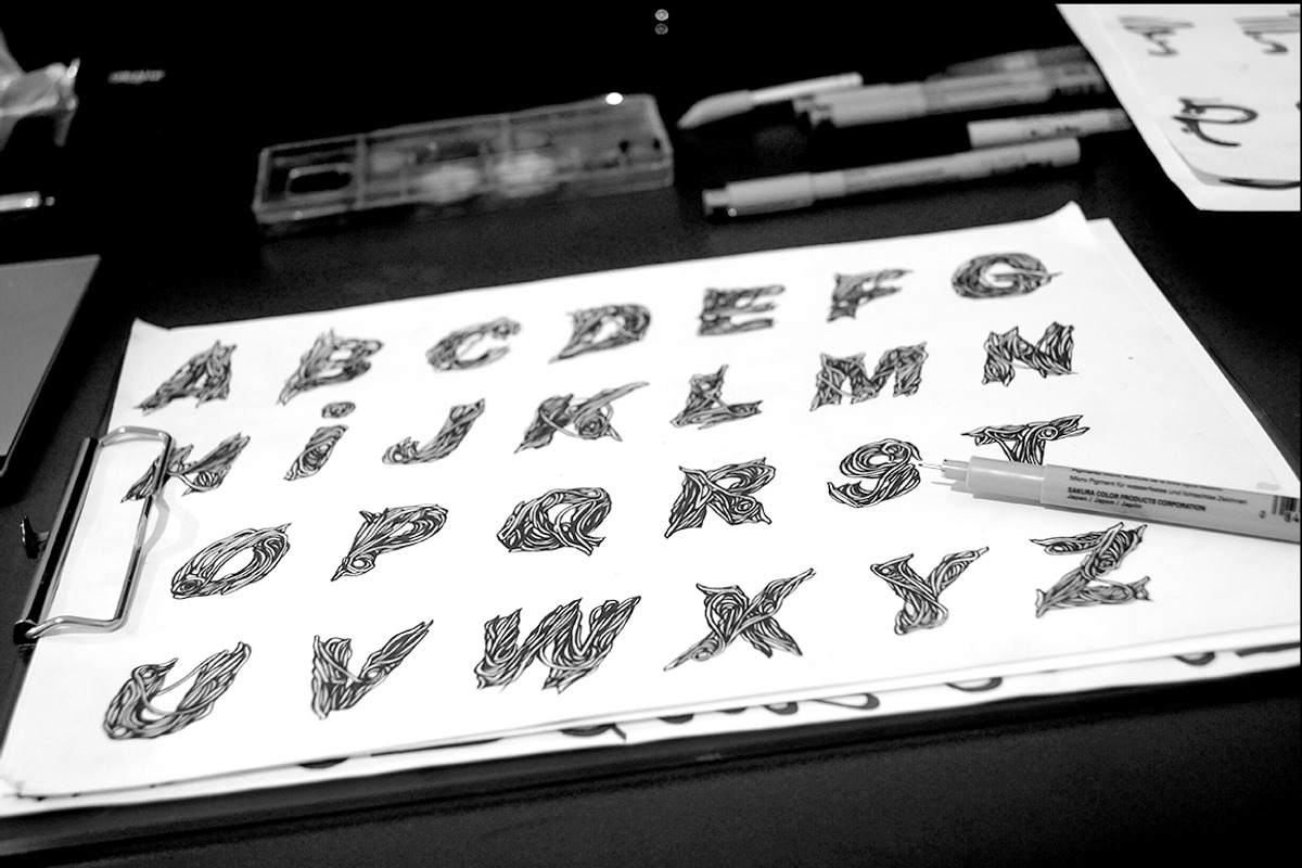 Ewing Julian - Layered Typeface preview 5