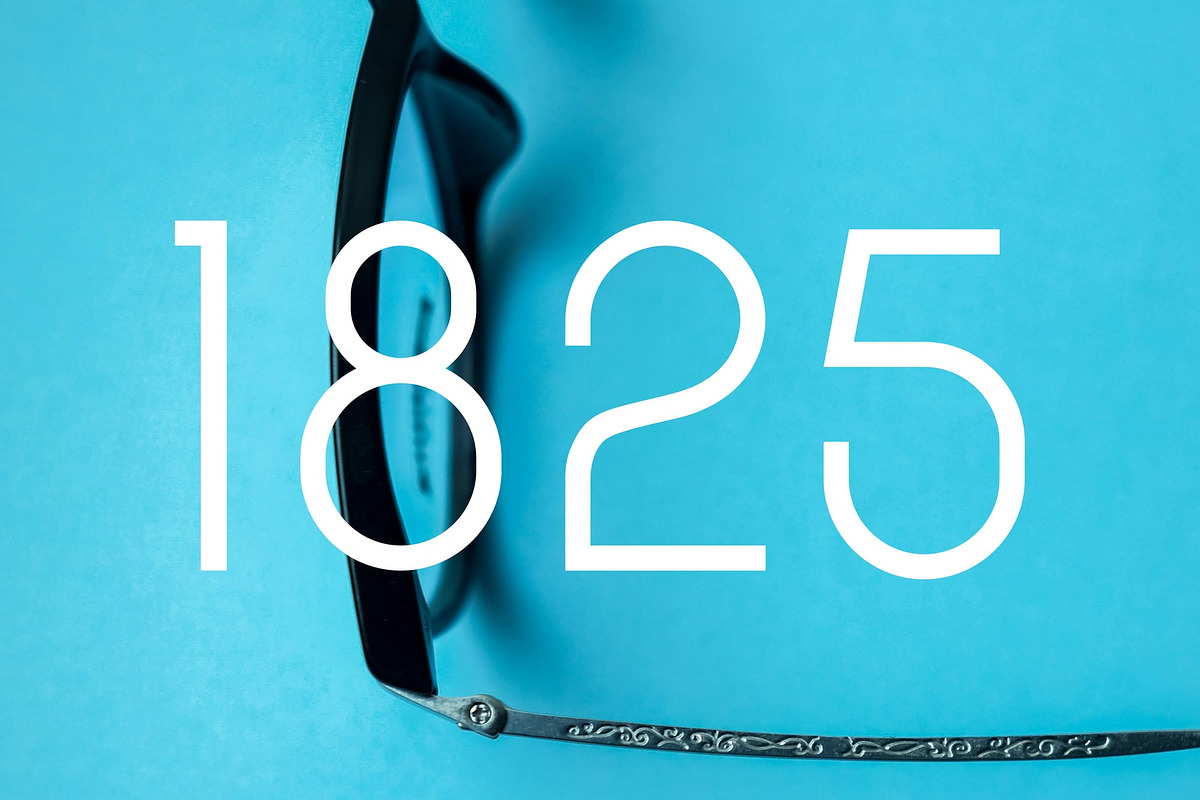 Equa, a Sans Serif Font by Lemockup (Photo 5 of 11)
