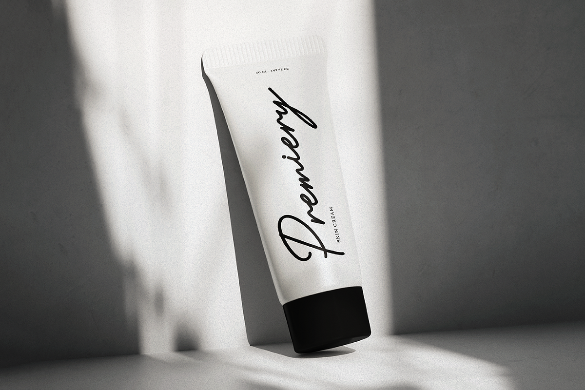 Fiorelyne | Handwritten Signature, a Handwritten Font by gracetype_studio (Photo 7 of 12)