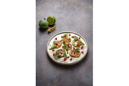 Stracciatella with figs, baked in