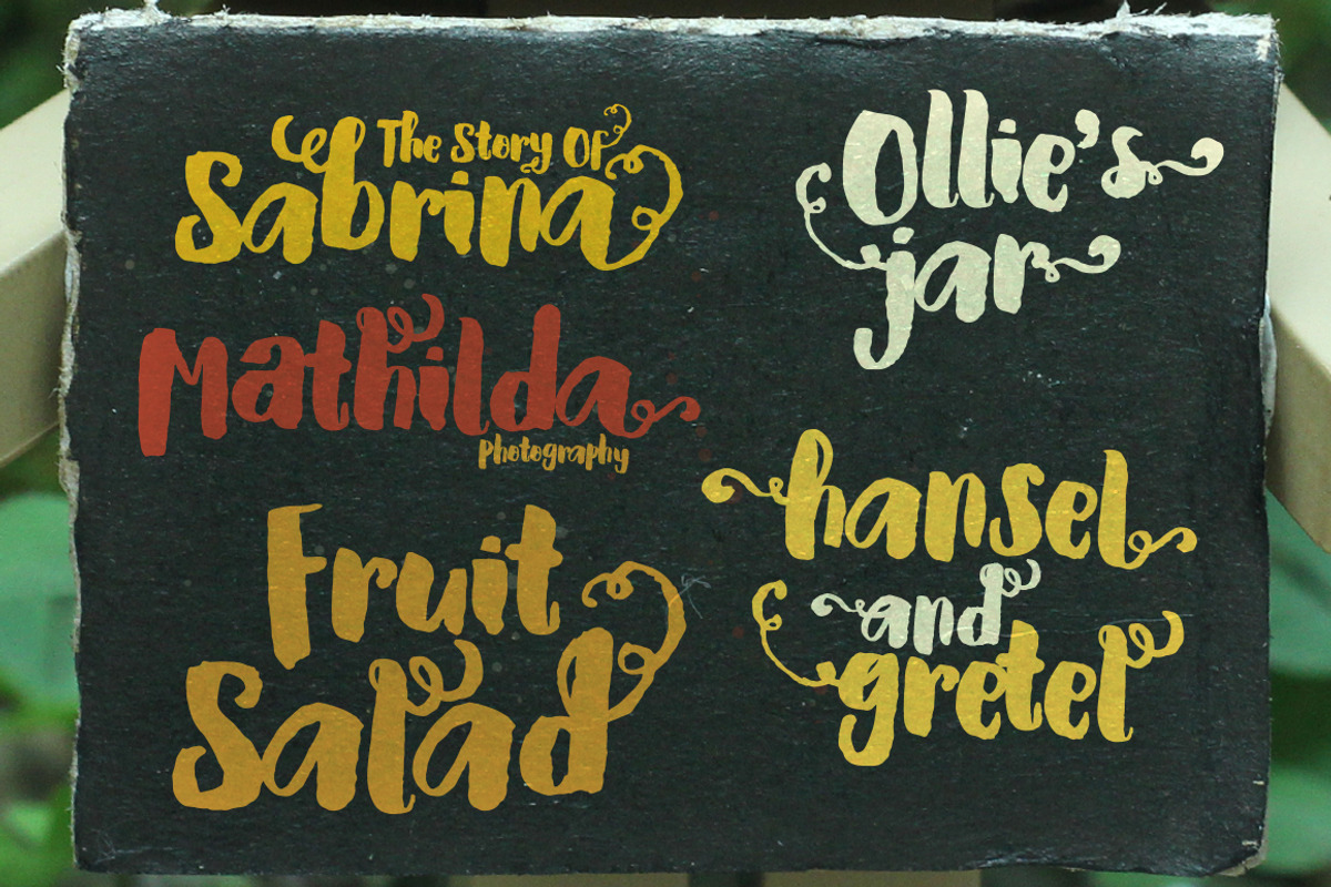 Elska Watercolor Brush font preview 4
