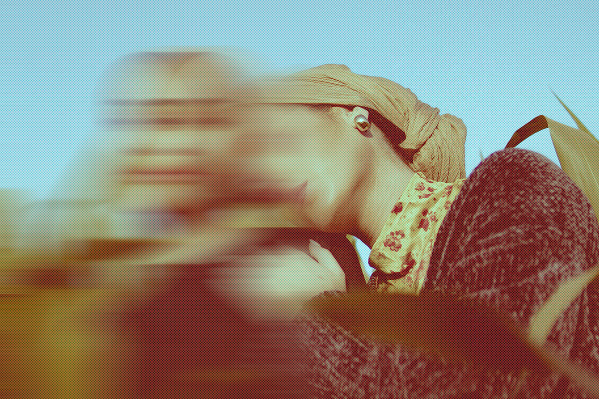 Vintage Motion Blur Photo Effect, a Layer Style Add-On by GlowGrid (Photo 3 of 6)