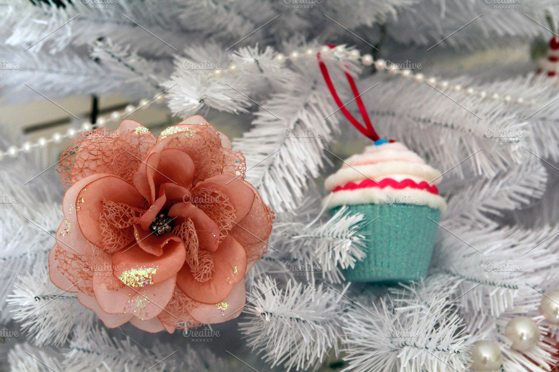Christmas decoration containing cupcake, closeup, and decoration, an Arts & Entertainment Photo by aagafapaperiapunta