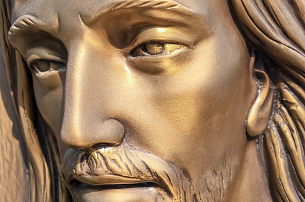 Bronze statue of jesus, a Wallpaper Photo by KYNA STUDIO