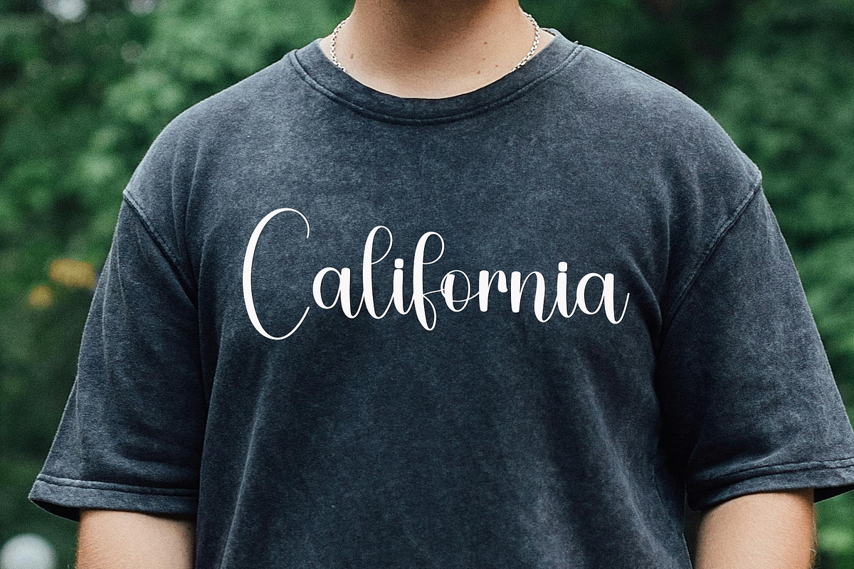 White, a Handwritten Font by FreshTypeINK (Photo 7 of 8)