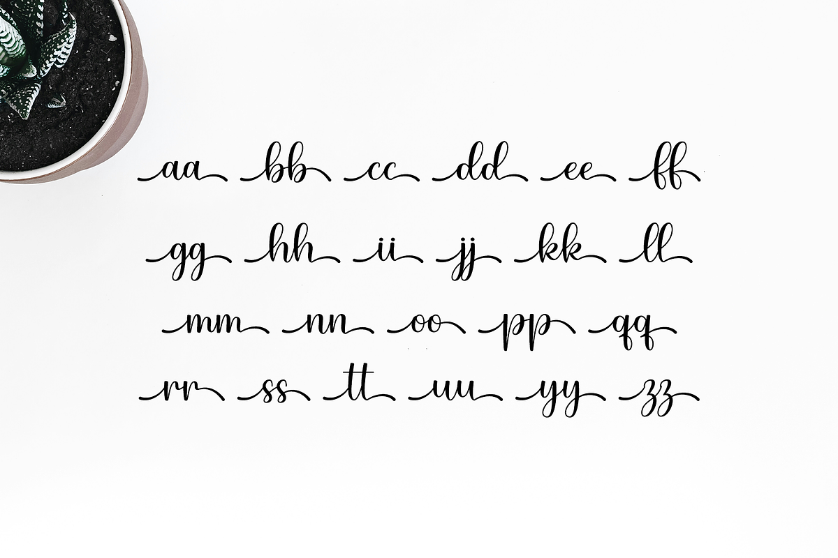 Family Holiday, a Script Font by Artkenza (Photo 7 of 8)
