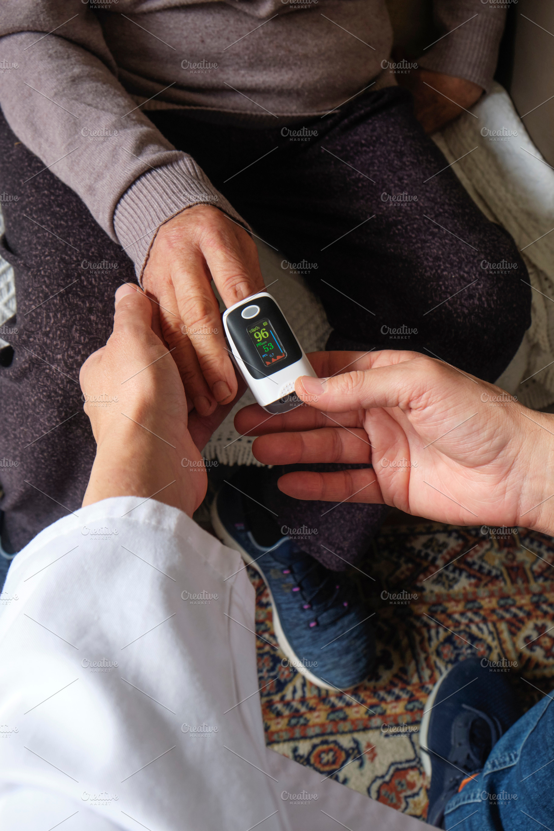 oxygen levels are checked during home care, a Photo by Nito
