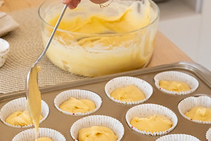 Cupcake cooking treat baking dough paper liners