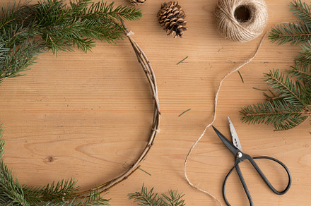 Making a christmas wreath, JPEG