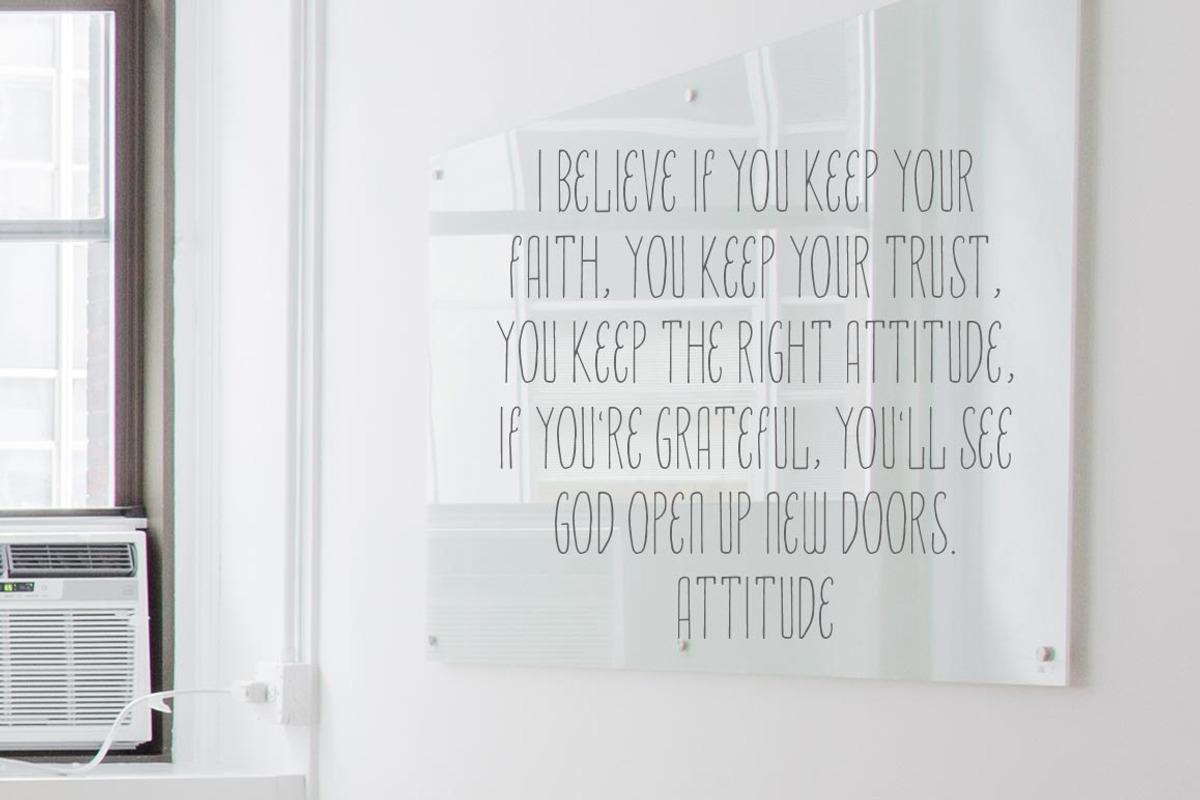 Amirah Display Font preview 3