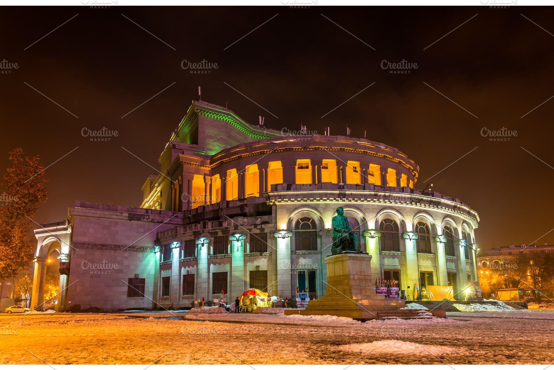 Opera theater in Yerevan, an Architecture Photo by Leonid Andronov