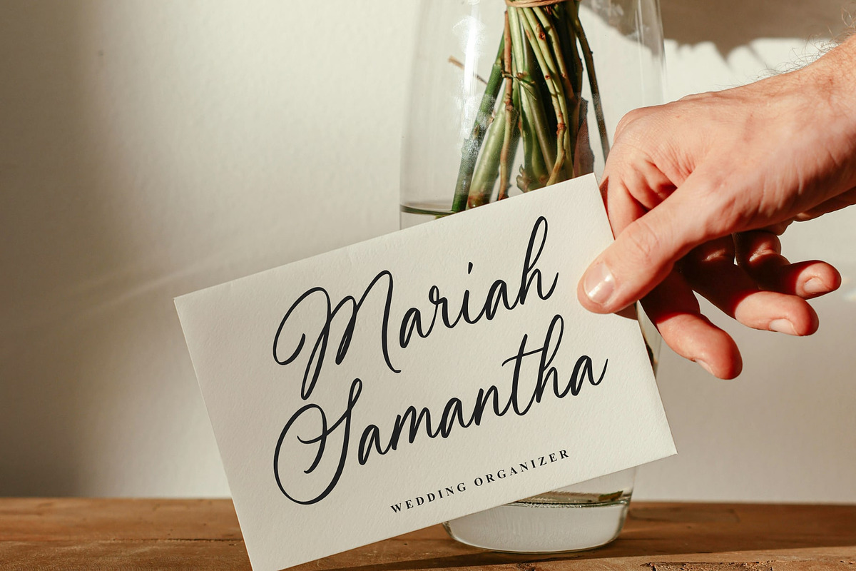 Lovely flower, a Script Font by Damarletter (Photo 8 of 9)