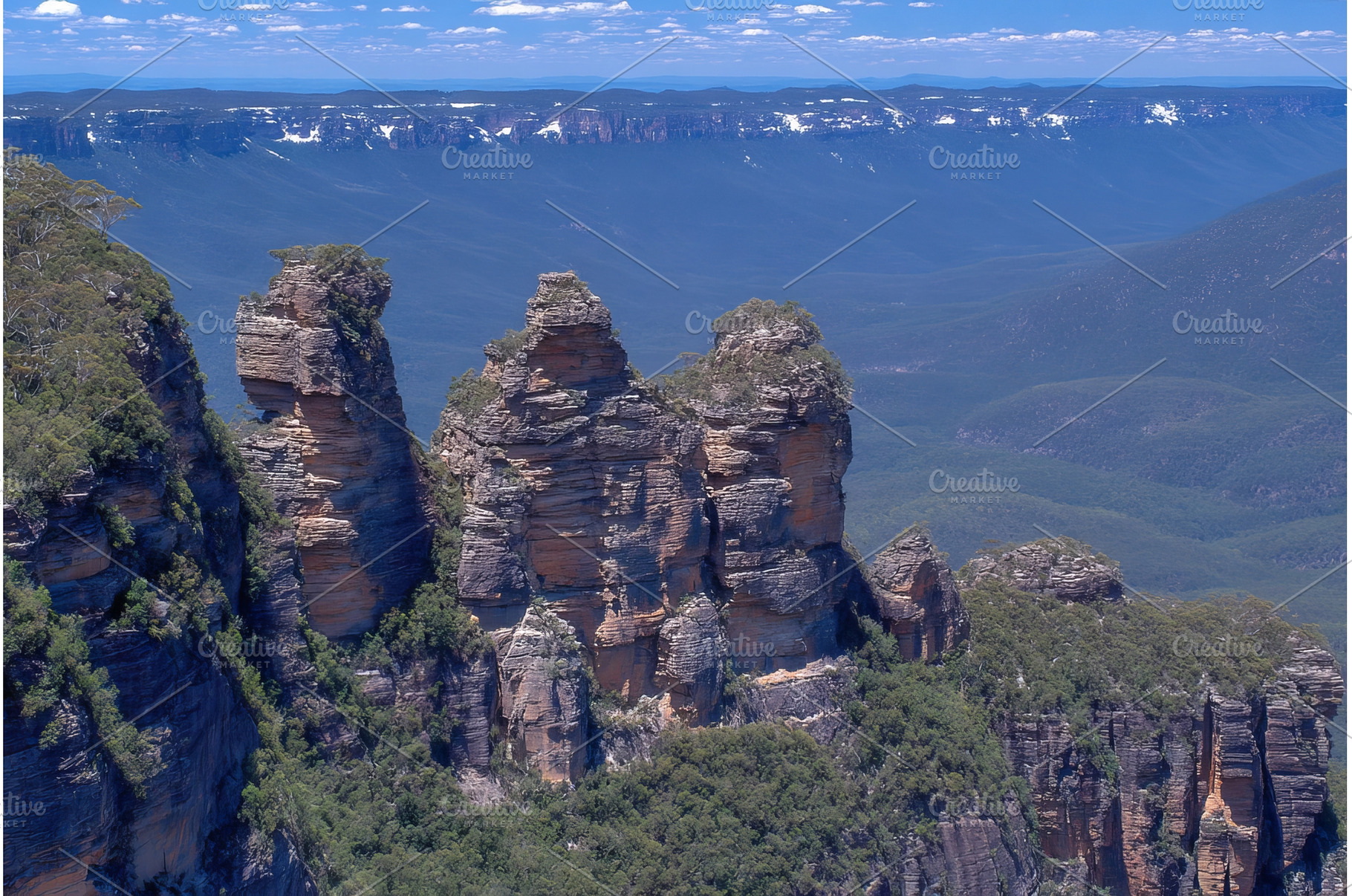 The famous Three Sisters landmark in, an Animal Photo by ZinetroN