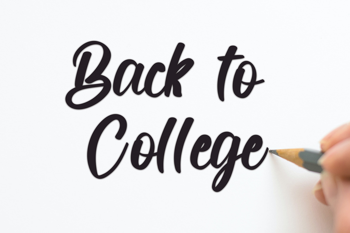 Recycleme, a Handwritten Font by InermediaSTUDIO (Photo 6 of 7)