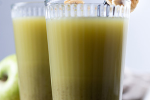 Green smoothie with spinach,banana, apple, and lemon, a Food & Drink Photo by etorres69