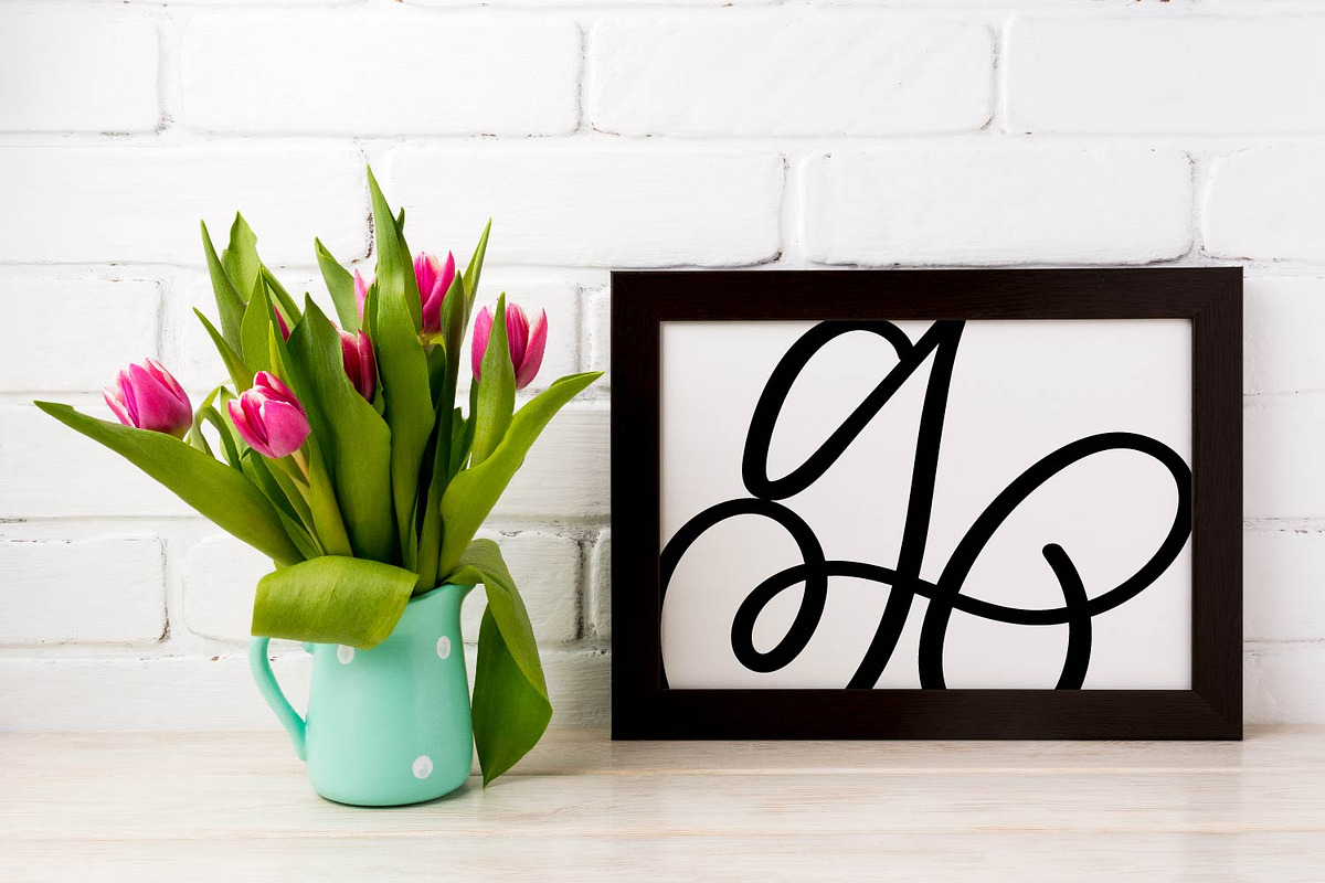 Scripty Monogram Font - With hearts preview 8