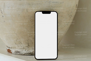 Suta IPhone Mockup 01