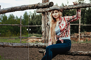 Lightroom Portait Presets (XMP+DNG), a Layer Style Add-On by yosscinematic (Thumbnail 13 of 20)