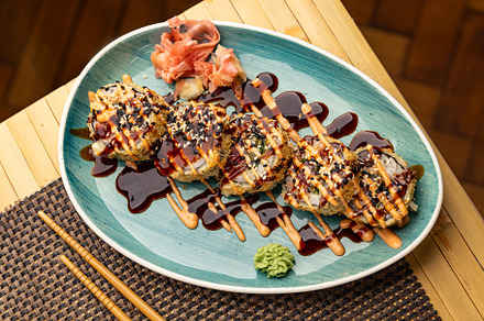 Tempura maki sushi roll