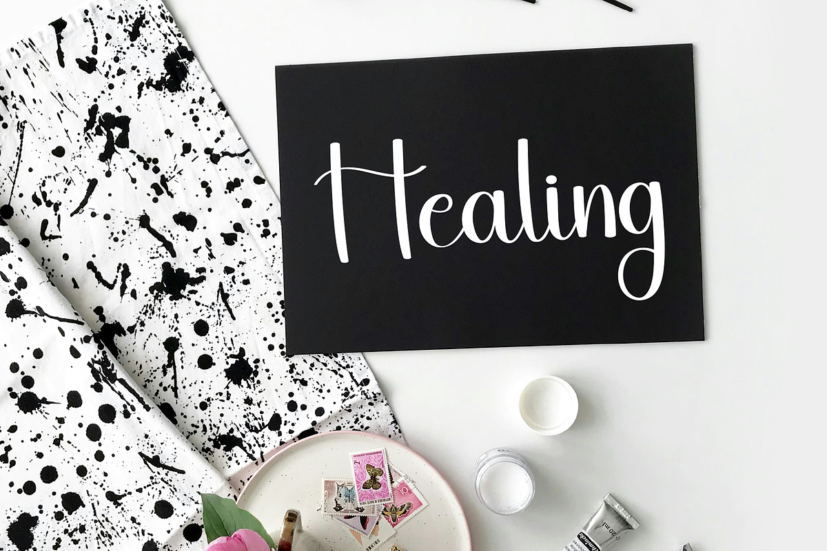 Dancing Handwriting, a Handwritten Font by InermediaSTUDIO (Photo 6 of 8)