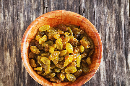raisins in a bowl
