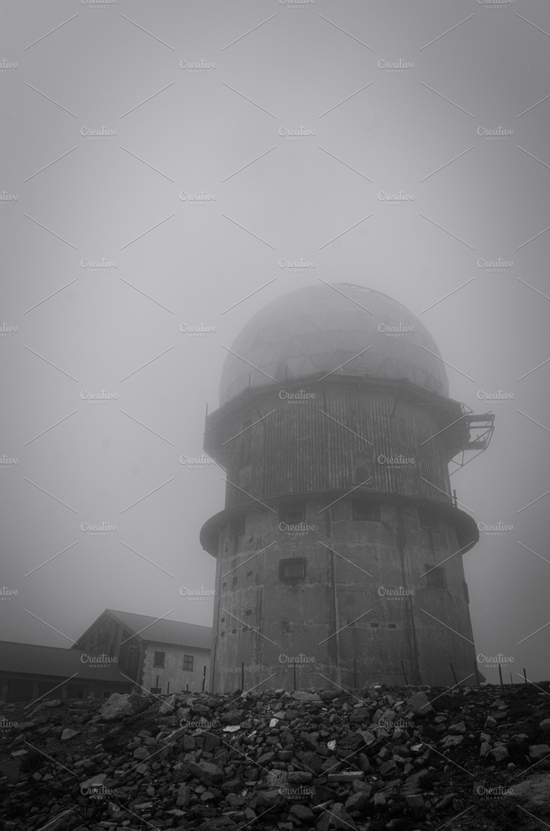 Radar instalation in Torre peak., an Architecture Photo by lsalas-morera